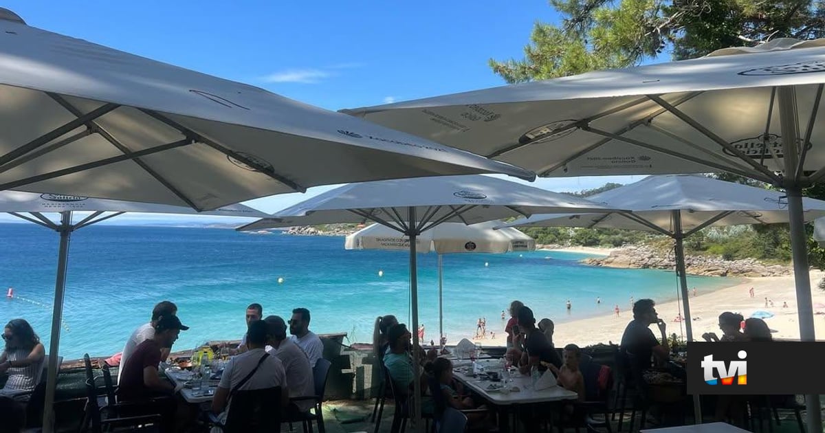 Esta praia parece Ibiza ou Maiorca e está a apenas 1h30 de carro de Portugal - Dois às 10