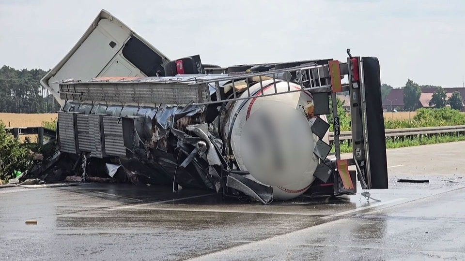 Unfall mit Speiseöl-Lkw auf A2 Richtung Berlin: Vollsperrung nach 5 Tagen aufgehoben