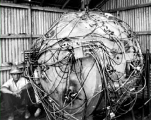Unidentified man with gadget shortly before the test. (Pic credit: OSTI-US Dept Of Energy UNIDENTIFIED MAN WITH GADGET SHORTLY BEFORE THE TEST