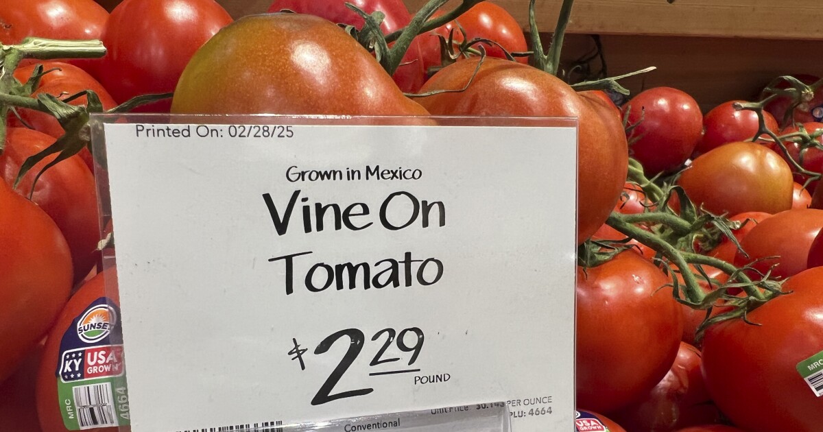 Arizona lawmakers urge Trump admin to change course on 21% tomato tariffs