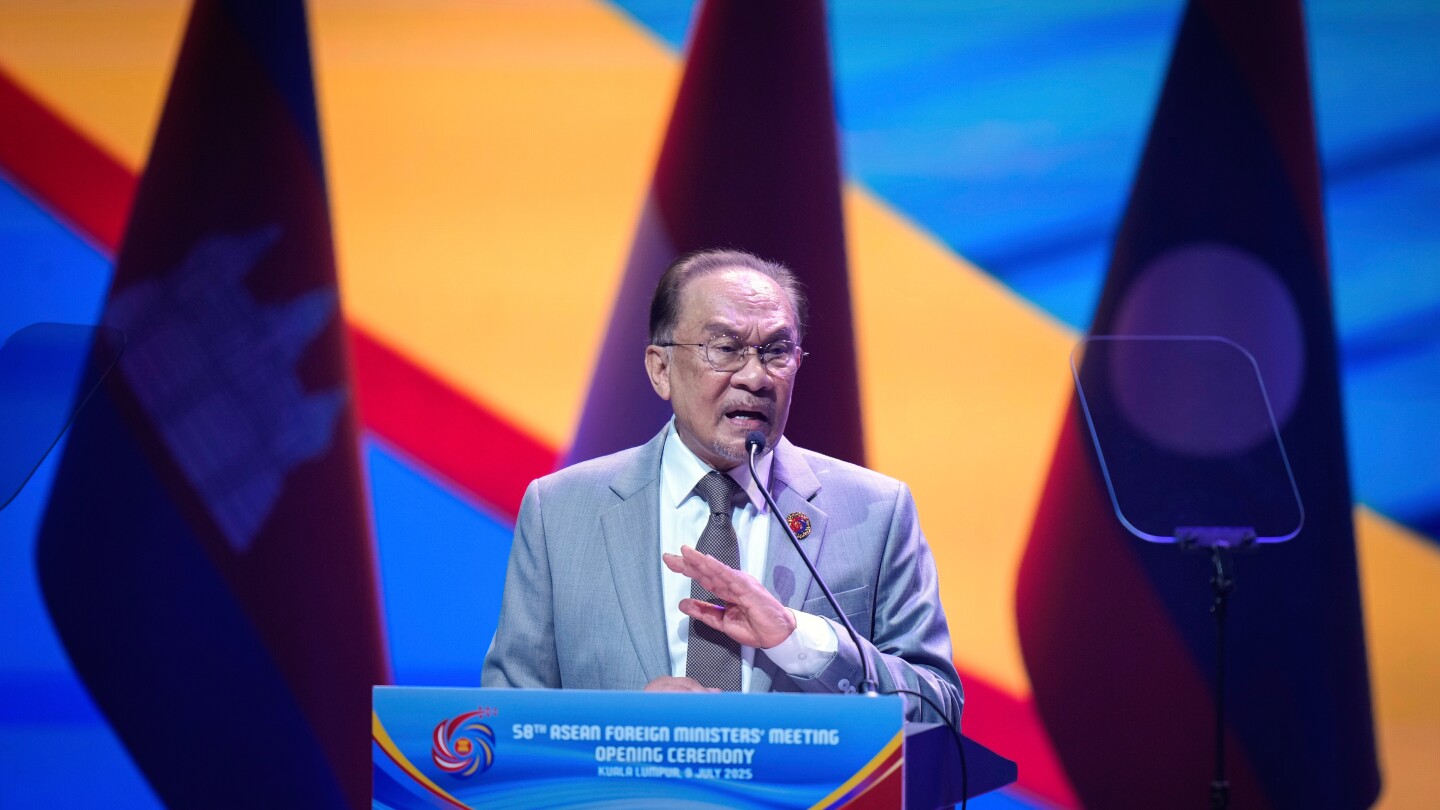 Malaysian PM warns Southeast Asia that trade war is not a ‘passing storm’