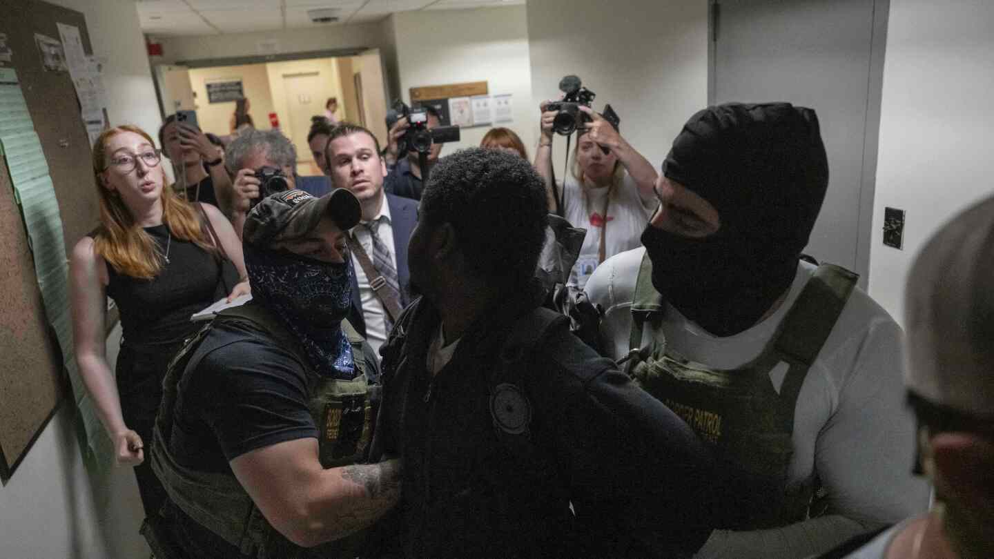 Lawsuit seeks to stop ICE agents from arresting migrants at immigration courts