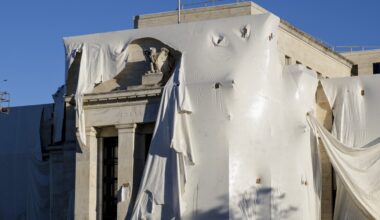 Trump will visit Fed as he pressures Powell to cut interest rates