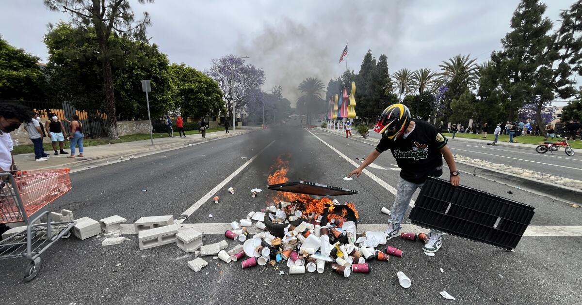California man accused of hurling blocks at federal agents arrested