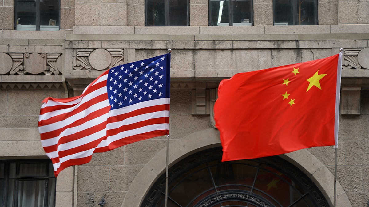 US, China national flags