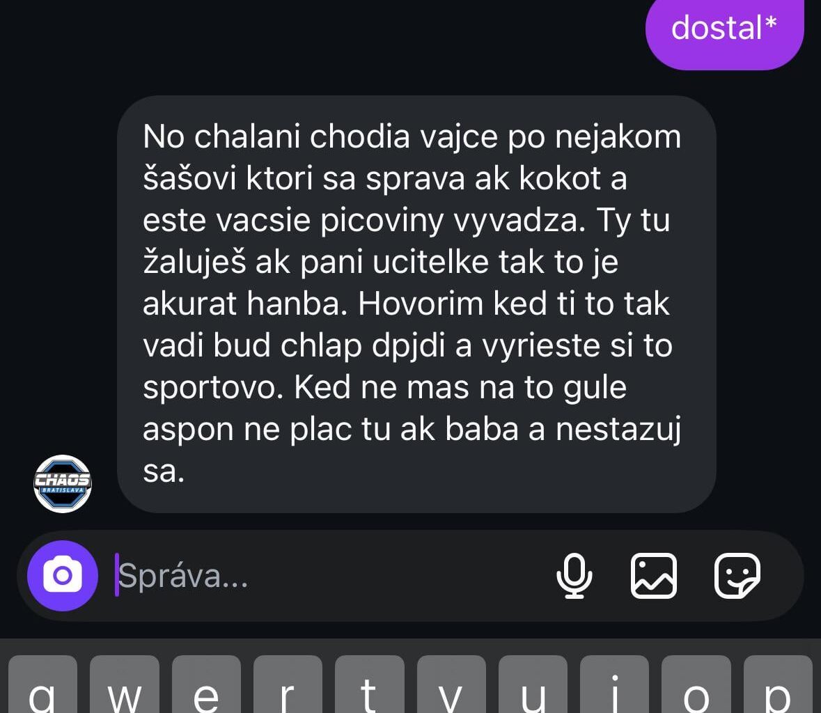 chlapci ktori ohadzovali speeda kamenmi