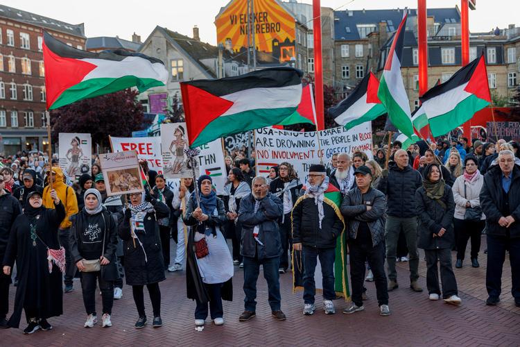 Jeg var til stede, da terroren ramte Danmark. Netop derfor skræmmer radikaliseringen af debatten mig [40 år efter terrorbomber mod bl.a. synagogen i København er antisemitismen i voldsom vækst. Gaza-konflikten og ’Free Palestine’-bevægelsen har samme radikaliseringspotentiale....]