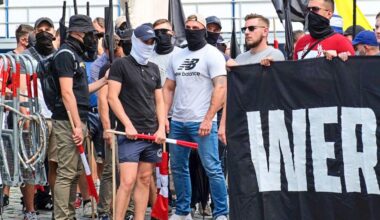 FPÖ holt führenden Rechtsextremen als Mitarbeiter ins Parlament