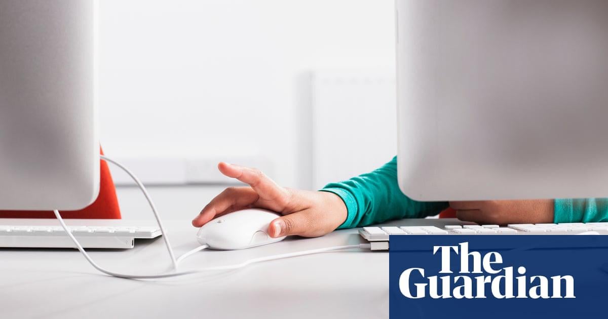 Fear of being ordered back to office affecting UK staff wellbeing, poll finds