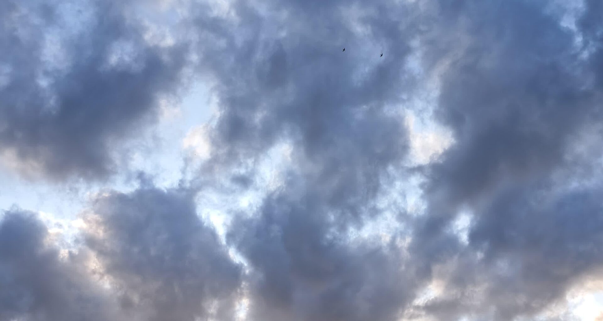 sky today was really cloudy and beautiful<3