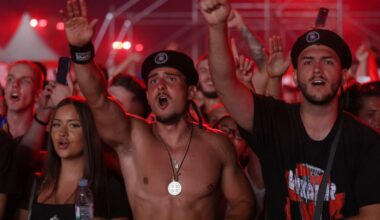 NBC News: Croatian right-wing singer Marko Perkovic and fans perform pro-Nazi salute at massive concert