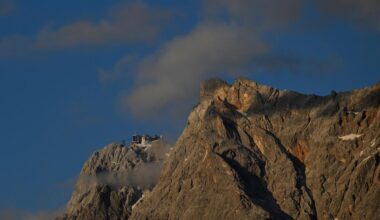 Der Gipfel der Zugspitze von Tiroler Seite aus gesehen.