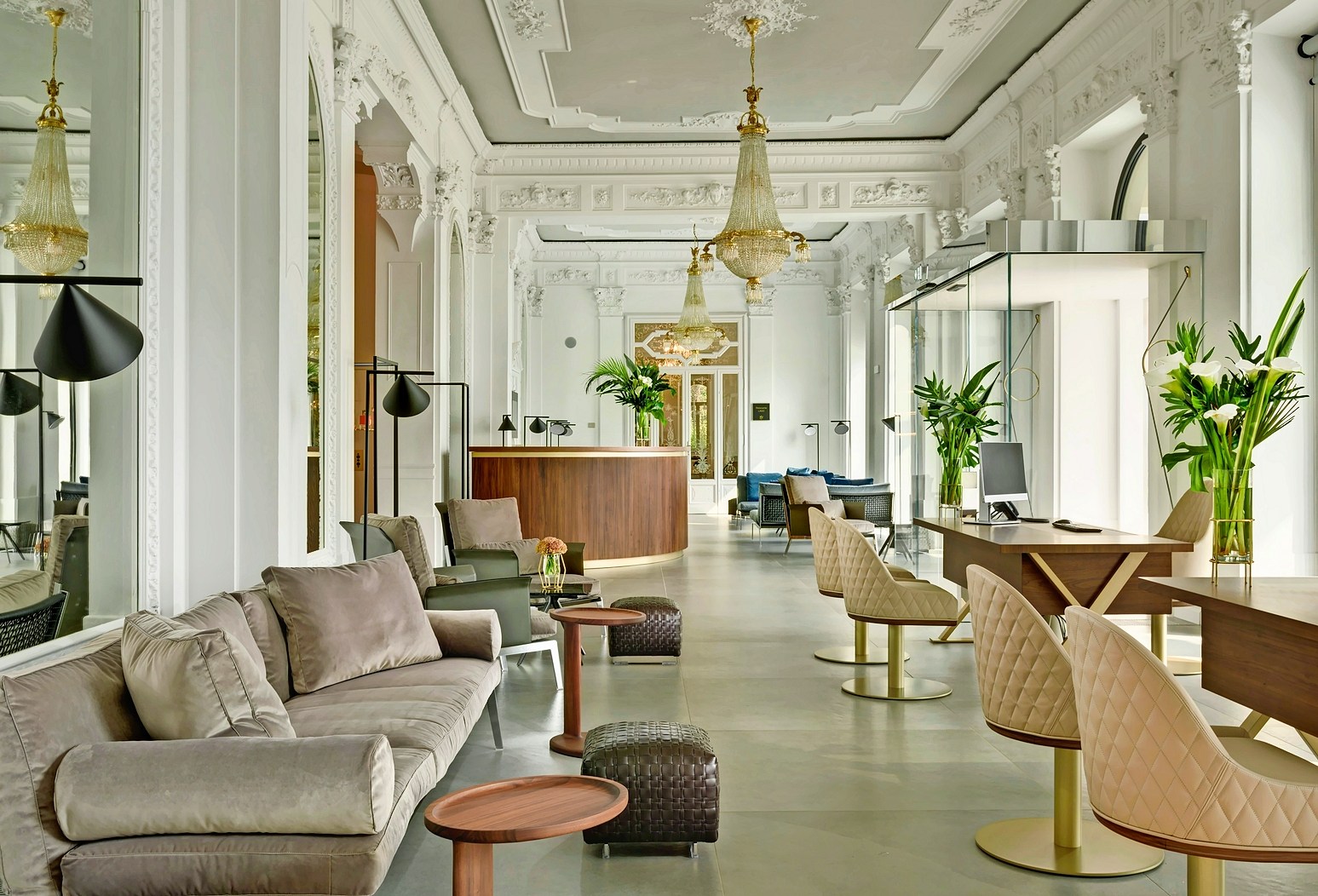 Grand Hotel Victoria lobby.