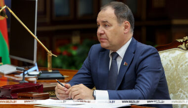 Lukashenko receives first gold coin minted from Belarusian raw materials 