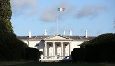 Who are the potential runners in the race for the Áras?