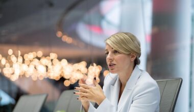 Canada Industry Minister Meets With Saab, Ericsson in Sweden