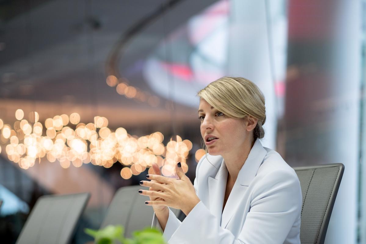 Canada Industry Minister Meets With Saab, Ericsson in Sweden