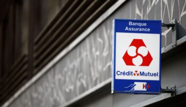 France's Credit Mutuel to buy German bank IPO candidate OLB