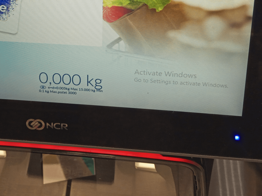 Když jsem byl v Tescu, tak u samoobslužný kase bylo tohle