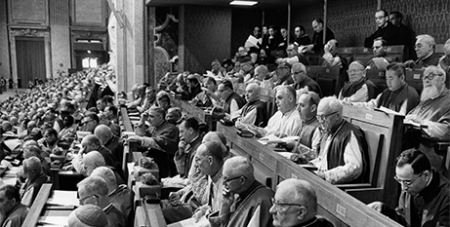 Paper claims Vatican II reforms contributed to drop in Mass attendances