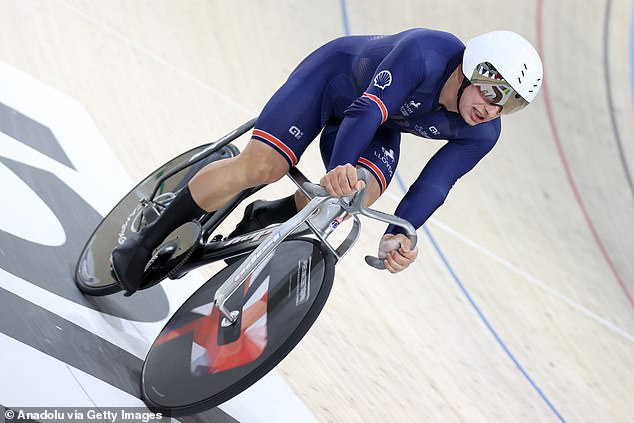 It is the second time that Richardson has set a new world record since defecting from Australia to Great Britain