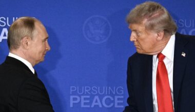 Trump launches extraordinary rant at 'stupid' critics' ahead of White House showdown with Zelensky: Live updates