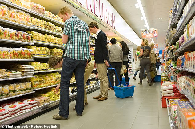 She then turned the camera to show the gentleman approach the cashier about the long queue (stock)
