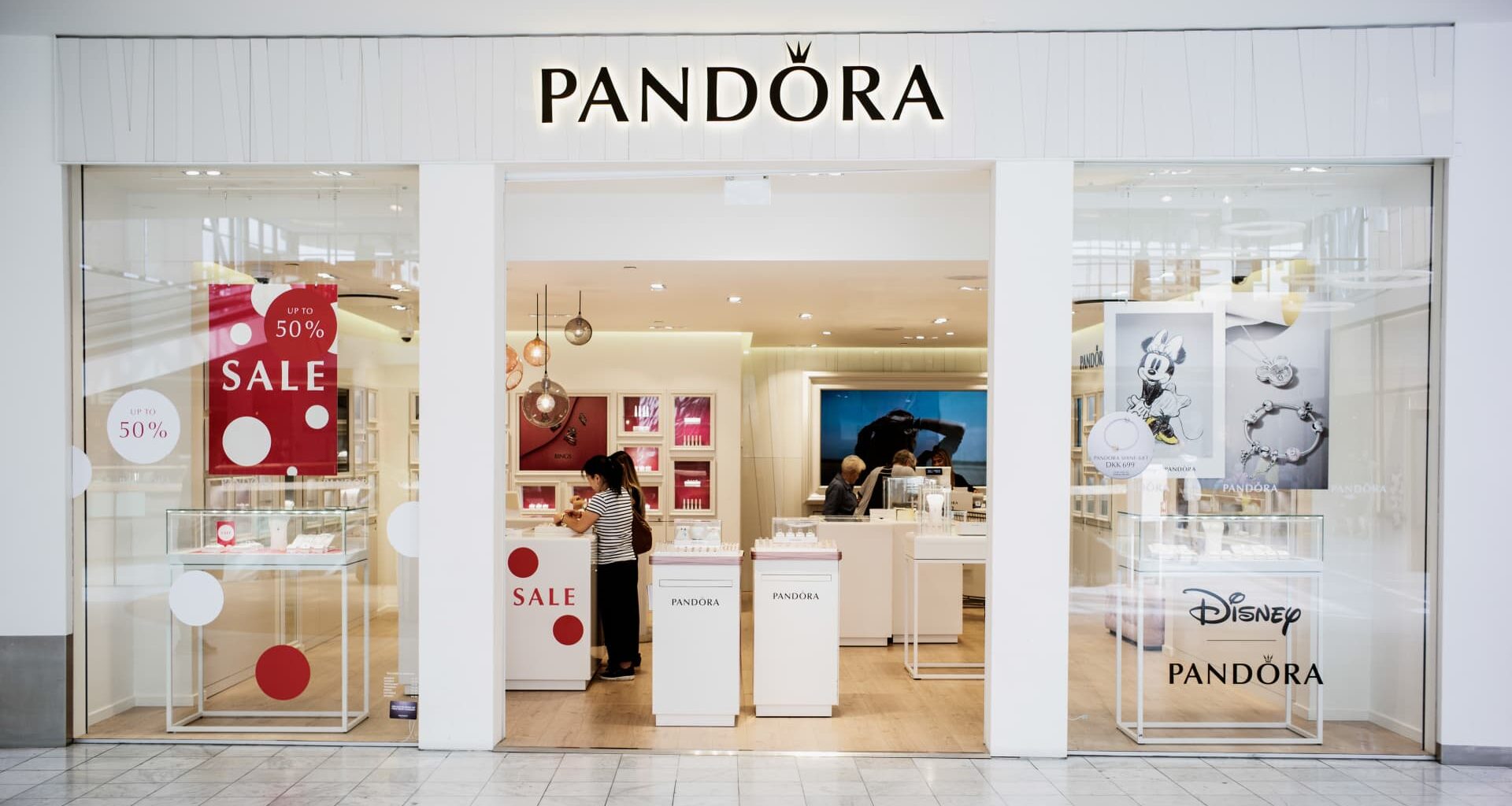 Trump and Putin meet, Pandora earnings, US data