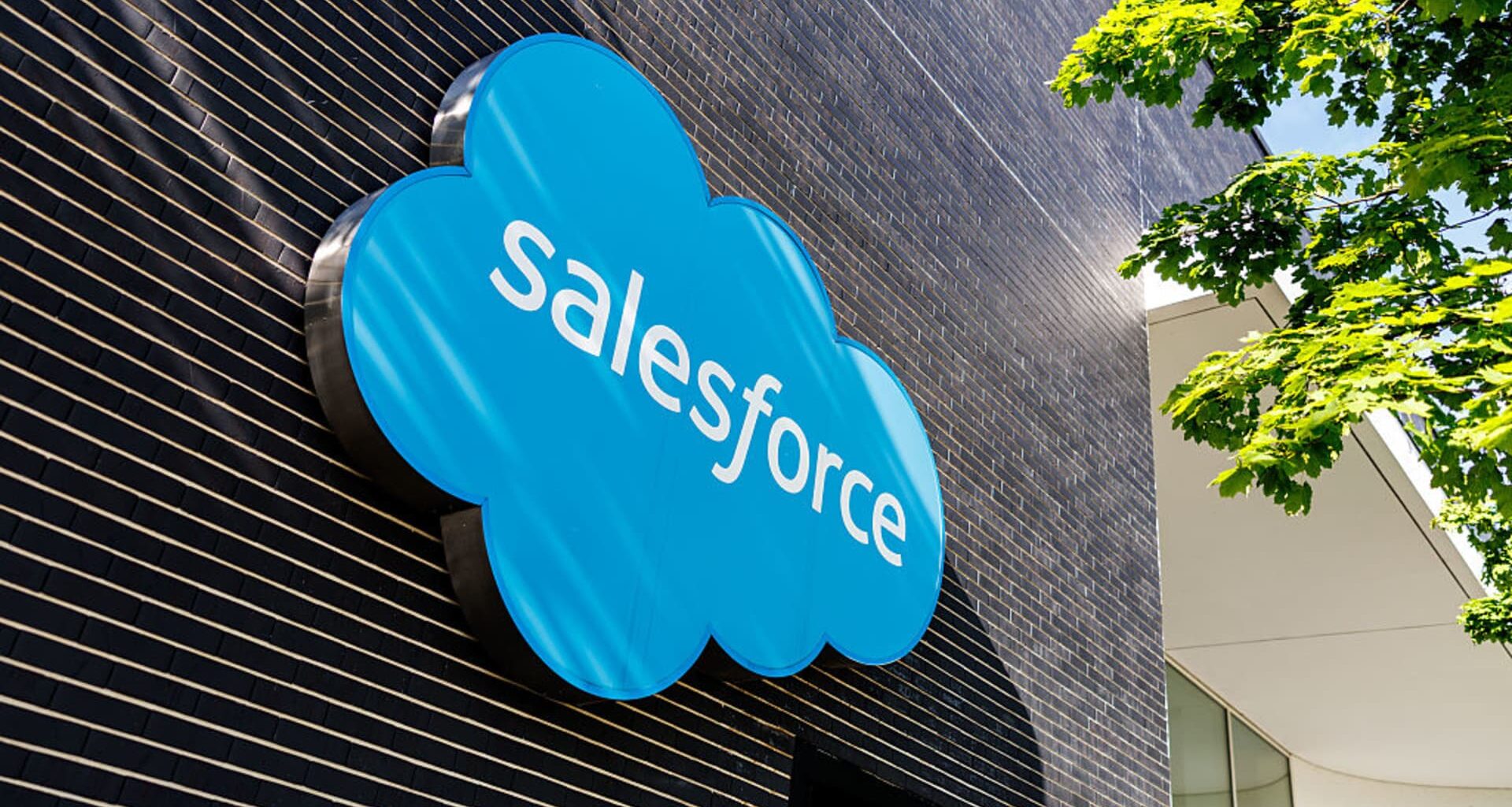 Is the activist heat on Salesforce ramping back up? The market sure thinks so