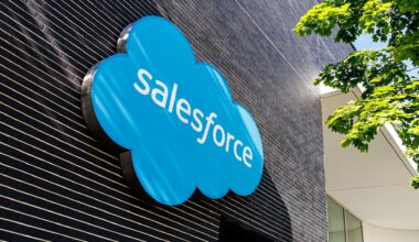 Is the activist heat on Salesforce ramping back up? The market sure thinks so