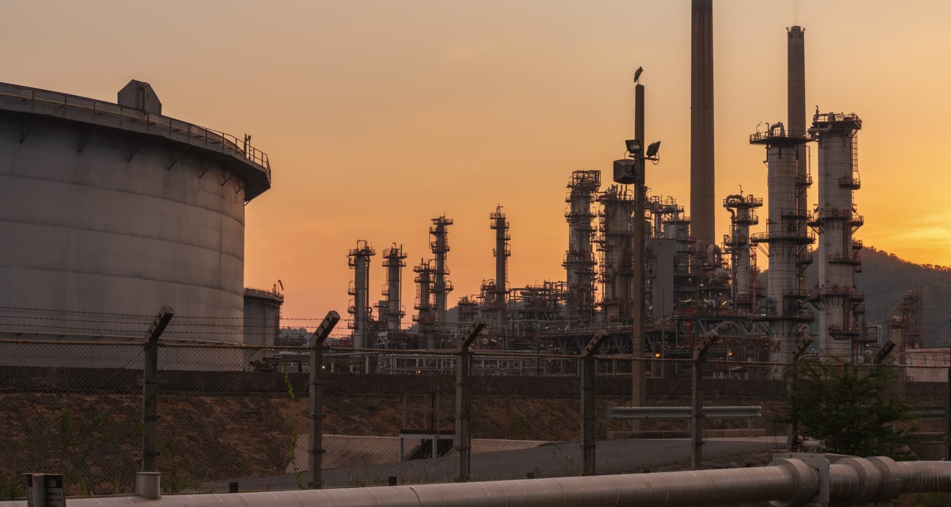Oil gains as U.S.-China tariff pause extension boosts trade hopes