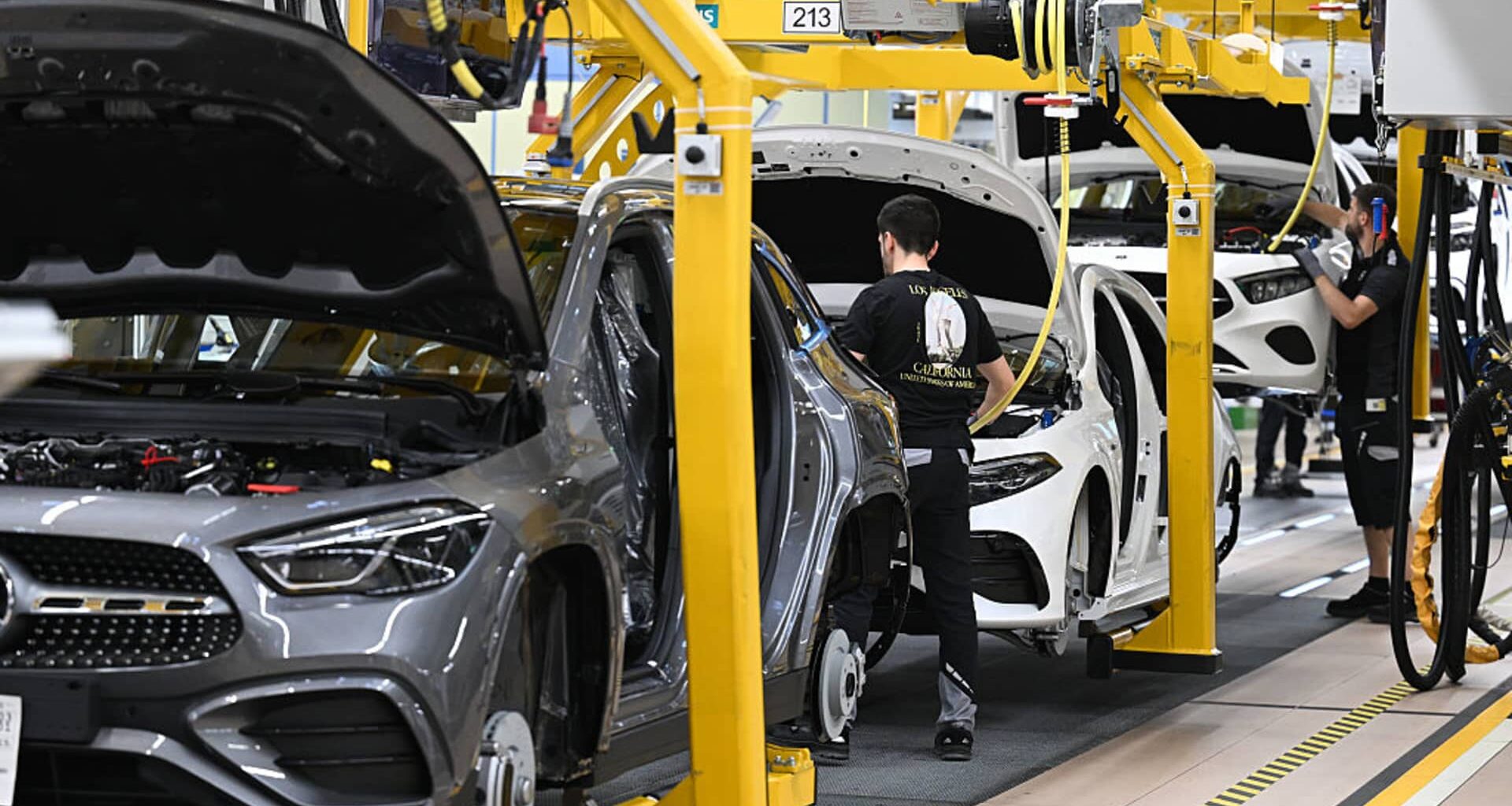 German autos sector slashes jobs as economic woes bite