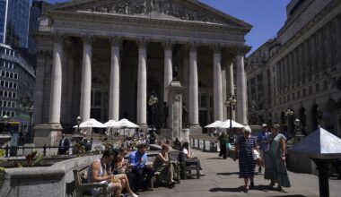 UK job vacancies fall at a slower pace while wage growth holds steady