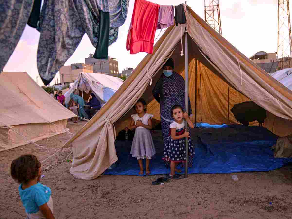 refugees' tents turned into 'human ovens' during summer