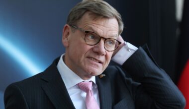 Germany says 'very insufficient' aid entering Gaza