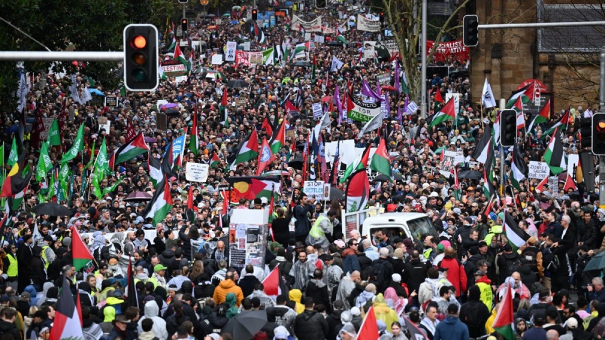 Tens of thousands protest Israel’s war on Gaza in Australia’s Sydney | Israel-Palestine conflict News