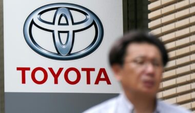 US tariffs prompt Toyota profit warning