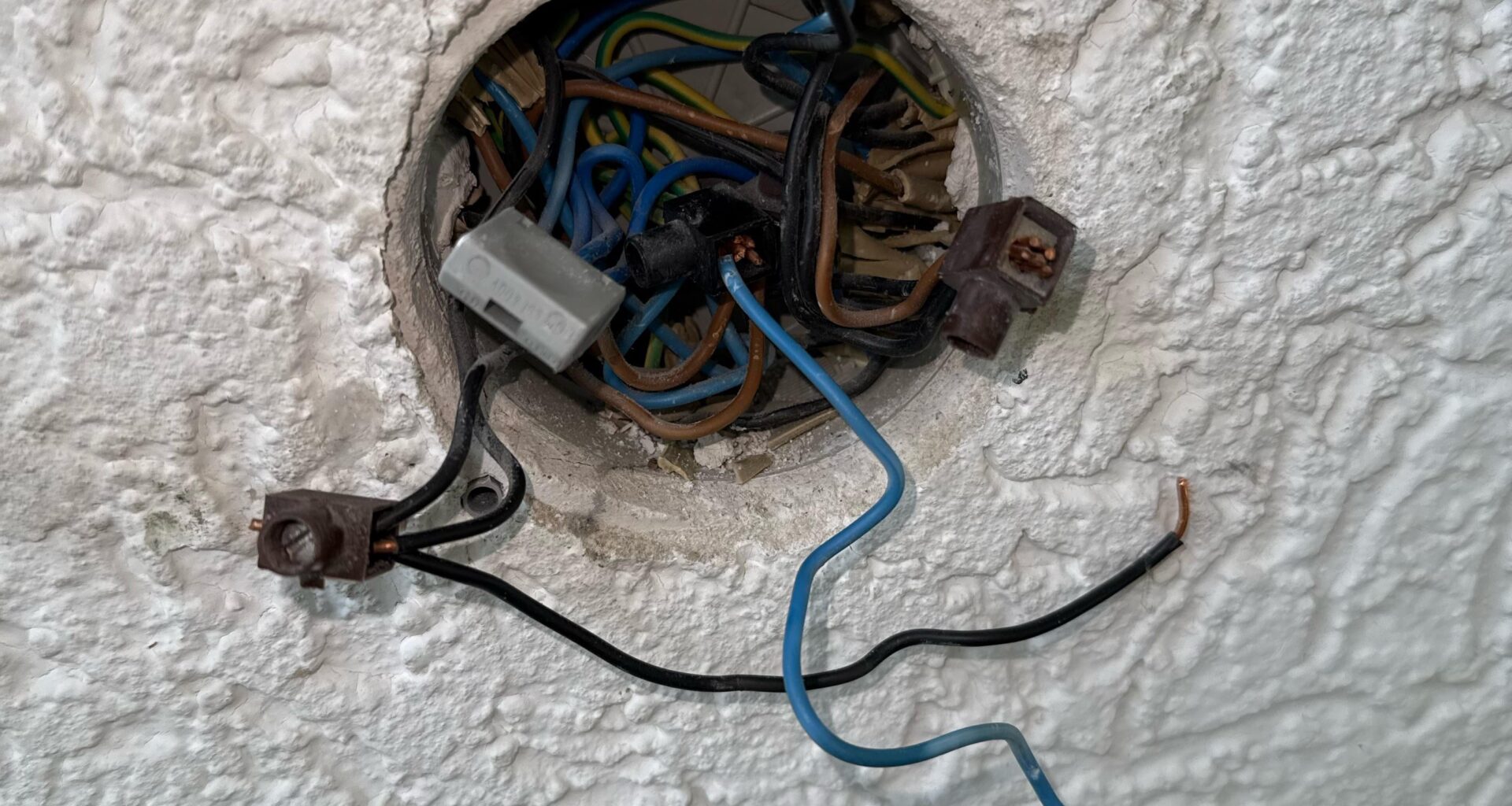 Light fixture mess
