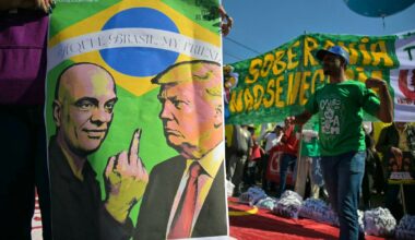 Brésil: le juge chargé du procès Bolsonaro tient tête à Washington