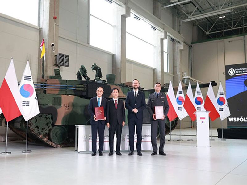 Poland signs USD 6.5 billion deal with South Korea for K2 tanks