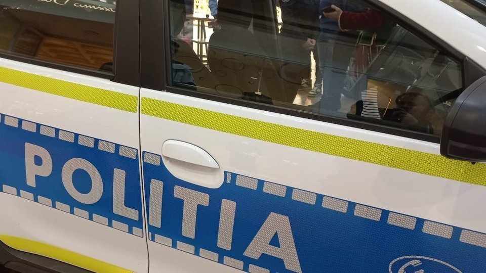 Doi tineri acuzați de tâlhărie calificată au ajuns în arest