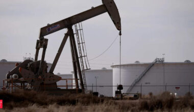 India hasn’t given refiners directions to stop buying Russia oil
