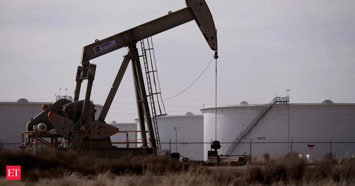 India hasn’t given refiners directions to stop buying Russia oil