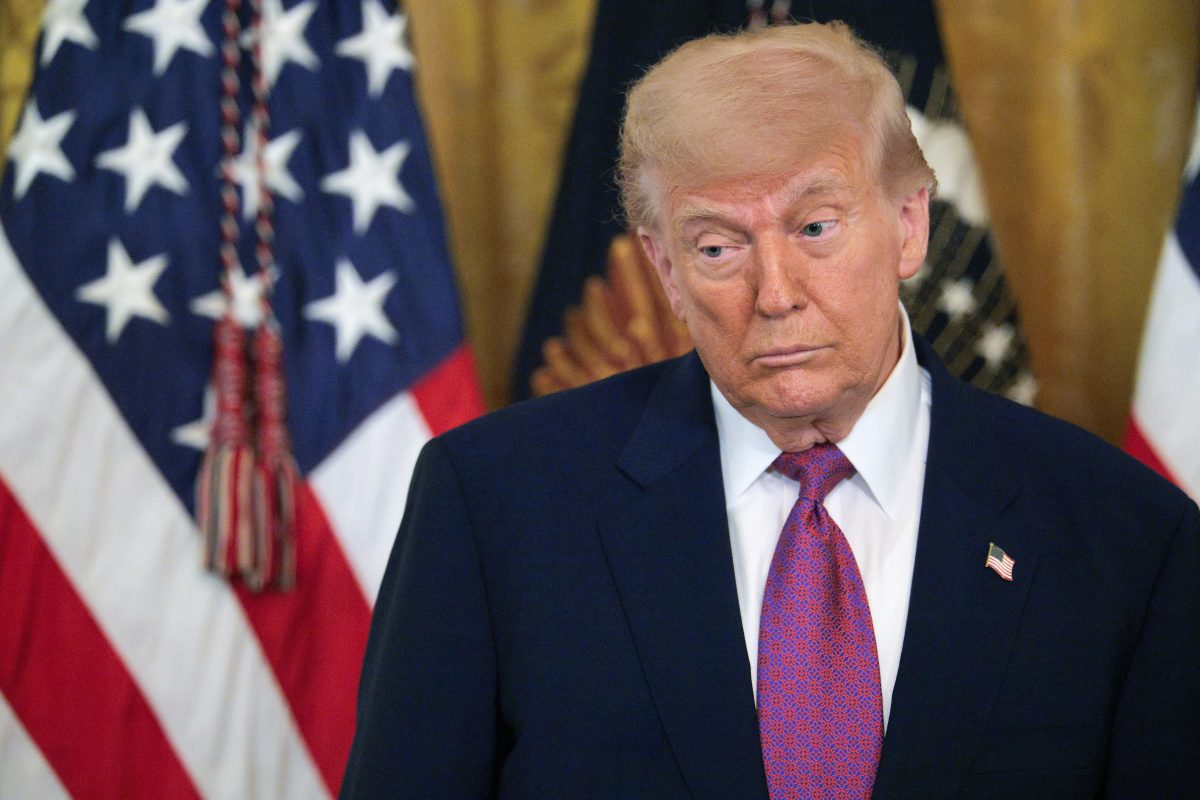 Global markets tumble as Trump pushes on with trade war