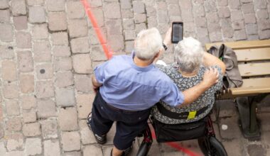 More and more older people in Switzerland are using the Internet