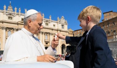 Pope at Audience: Prepare for the Passover of daily life