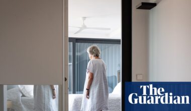 Amazon customer says delivery driver she found masturbating in her bedroom returned to her home | Spain