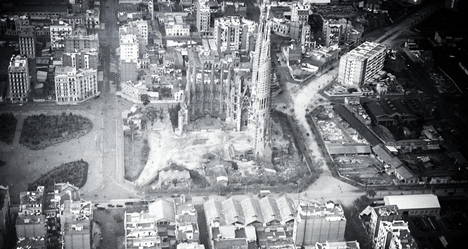Sagrada Familia en construcción, 1930.
