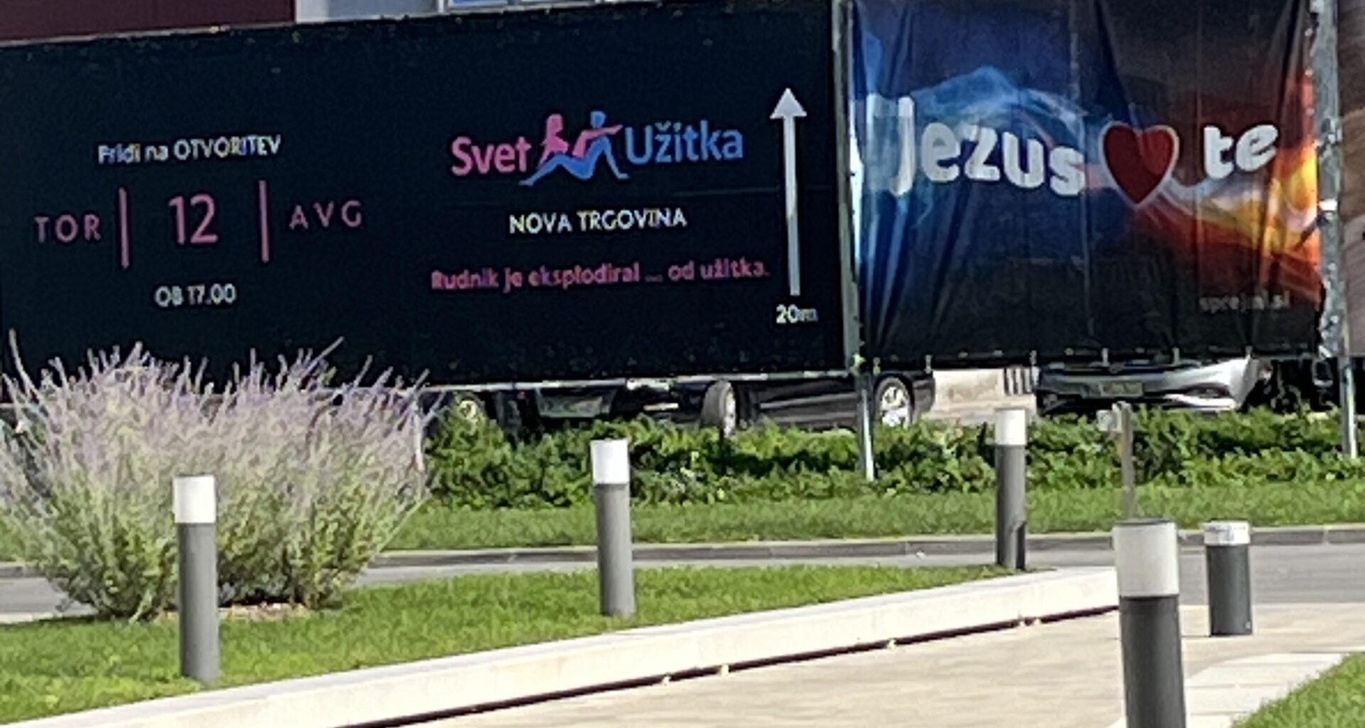 Odlična izbira postavitve plakatov.