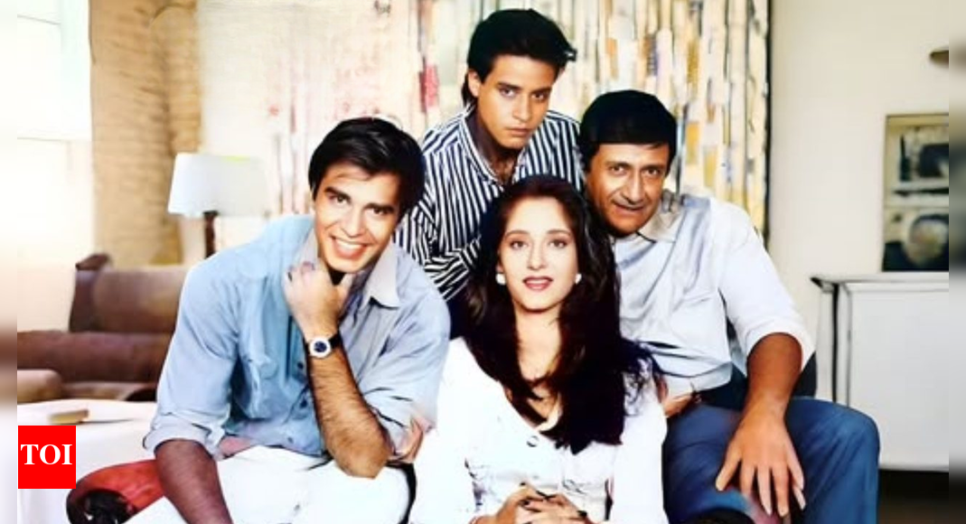 Pakistani actress Anita Ayoob once spoke about living with Dev Anand in Denmark for four weeks: ‘Unse relationship toh har kisam ka ho gaya tha’ |